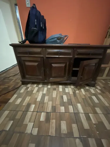 Móvel rústico de madeira 