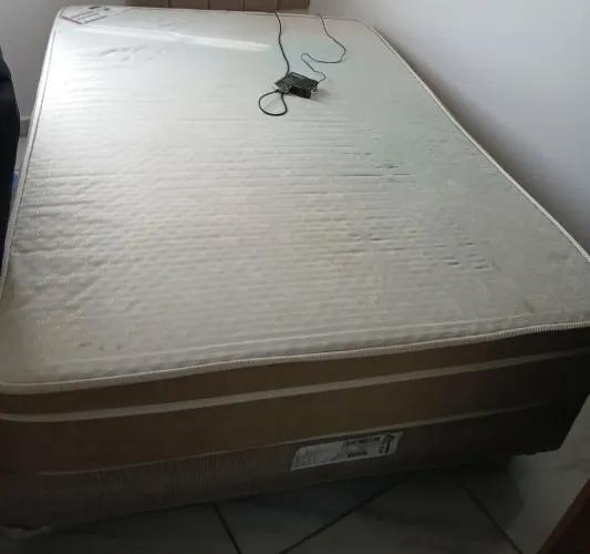 Vende-se Cama Casal com Colchão massagiador