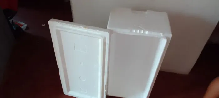 Caixa de isopor pra vender mais nao faço entrega nao valor 20 real cada uma dela