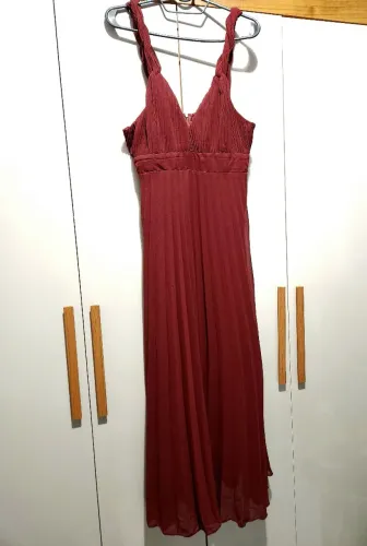 Vestido midi plissado zara