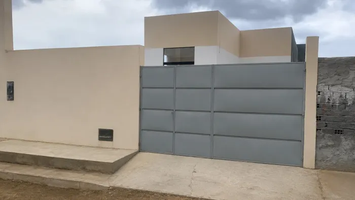 Casa Nova para Alugar | 2 Quartos (1 Suíte) | Bem Ventilada Ipiaú