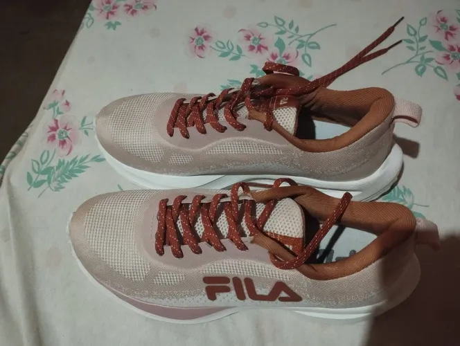 Vende se tênis (FILA)?