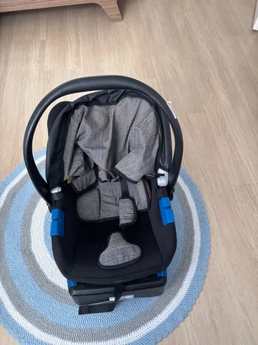 Bebê conforto com base para carro