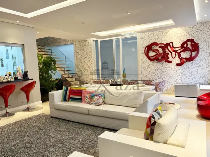 Casa de Condomínio - Campo Belo - 3 Dormitórios - 380m².