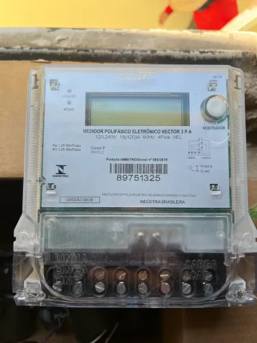 Medidor de energia trifasico