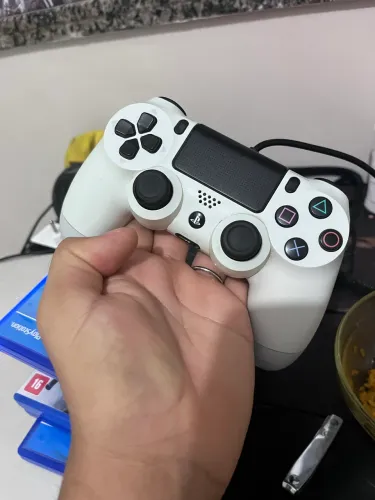 Ps4 slim 500GB com controle e jogos