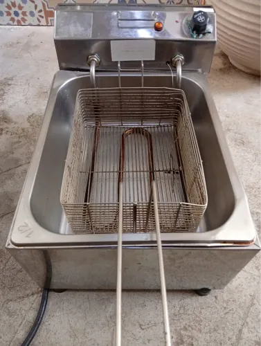 Fritadeira elétrica industrial 5 litros aço inox 1 cuba em ótimo estado e funcionamento.