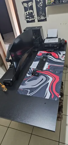 Mesa de trabalho ou de refeição 