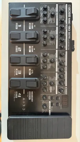 Pedaleira Boss ME-90