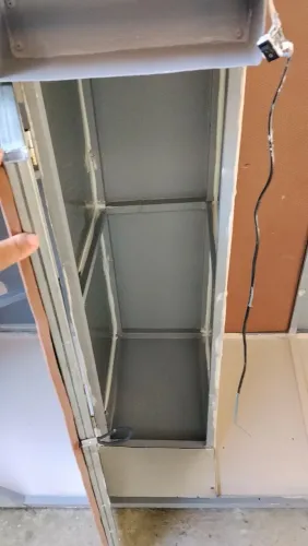 Barco artesanal em chapa de zinco