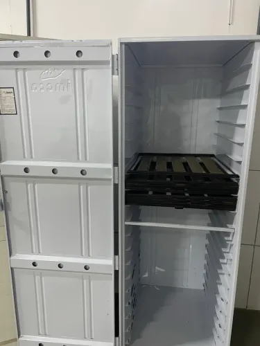 Vendo um armário de pão 