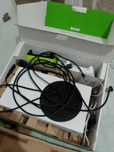 Xbox série s usado com 2 controles