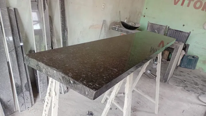 Pedra pra balcão americano, medida 2,00 por 0,40 , valor 499,99
