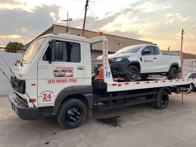 Caminhão guincho delivery 8150