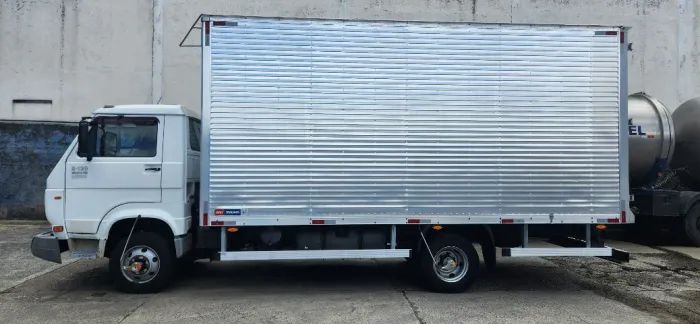 VW 8.120 Baú