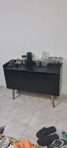 Aparador buffet 4 portas acabamento marmorizado 