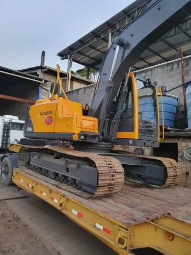 Escavadeira Hidráulica Volvo EC 140BLC Prime Ano 2014