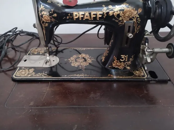 Máquina de costura PFAFF