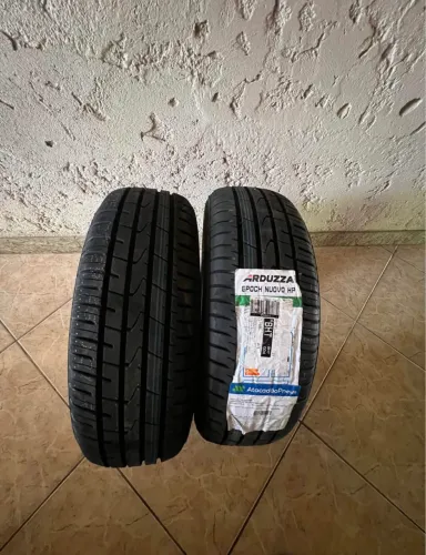 Pneus 185/60/15 NOVOS original ( não é remold)