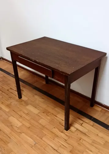 Mesa em madeira maçiça
