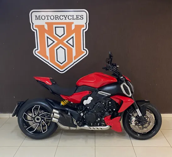 Ducati Diavel V4 (2025)