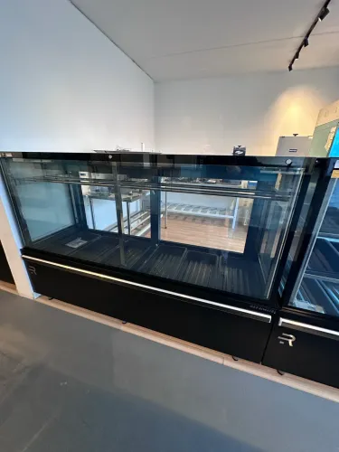 Balcão açougue 2M gancheira ar forçado e vidro aquecido refrimate