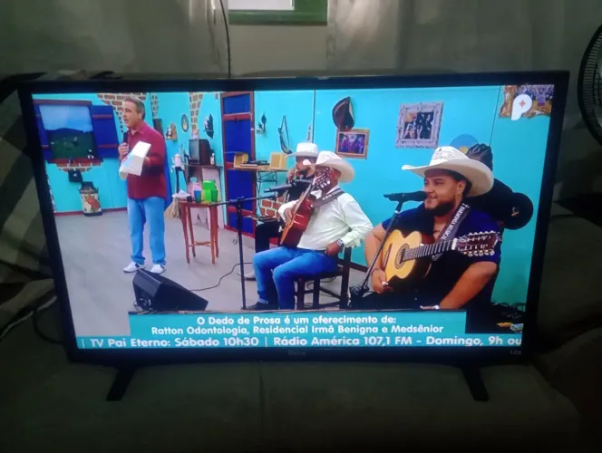 Vendo tv Philco usada 32 polegadas não e esmart funcionando perfeitamente todas imagens