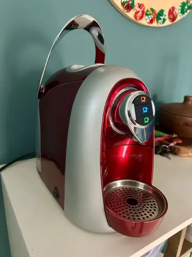 Vendo Cafeteira Automática Seminova - Três Corações 