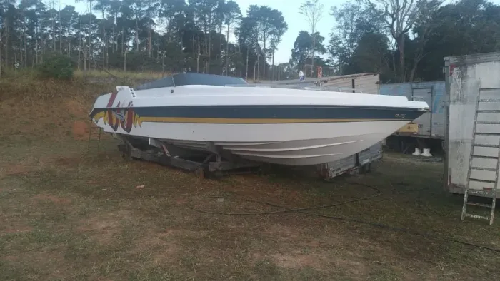 lancha maravilhosa 41 pés, sem motores , cabine, banheiro, carreta de encalhe