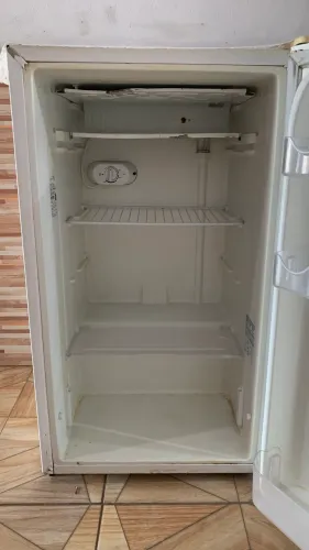 Frigobar Electrolux RE120