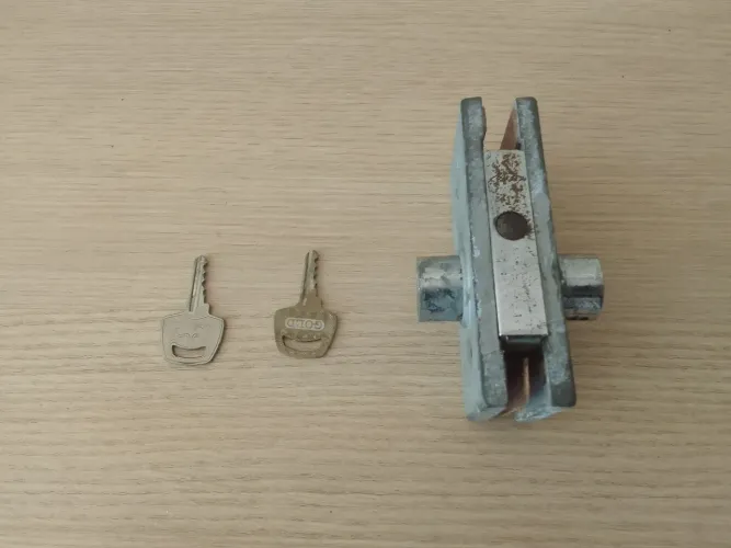 Feichadura de porta de vidro com duas chaves