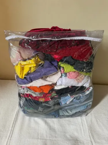 Lote 50 peças de roupas femininas - todas em ótimo estado - incluindo vestidos de festa