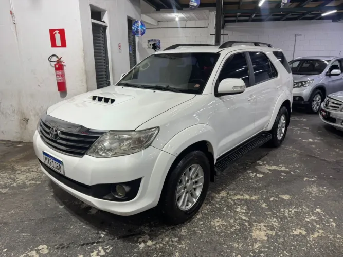 Toyota Hilux SW4 SRV D4-d 4X4 3.0 TDI Dies. AUT 2012