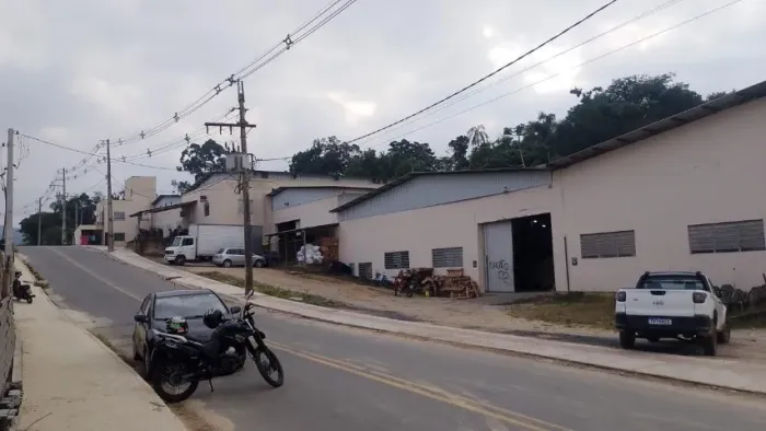 Aluga-se galpão industrial em Brusque/SC, 665m²