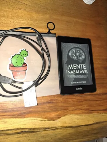 Kindle Paperwhite 10 Á prova de Água e modo noturno.