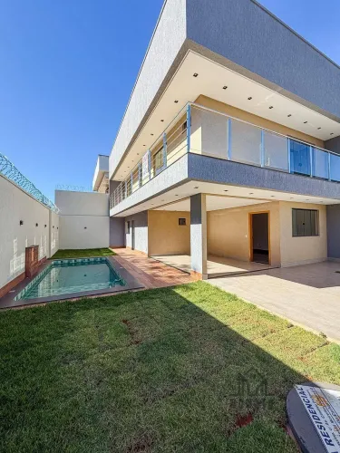 Sobrado à Venda no Gentil Meireles, Goiânia 3 Suítes, Piscina e 4 Vagas