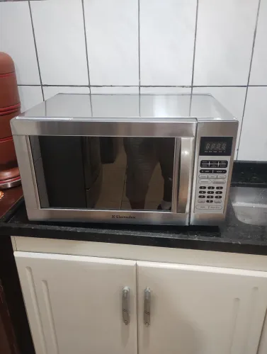 Microondas Eletrolux 48 litros de inox funcionando perfeitamente, teste na hora,127v.