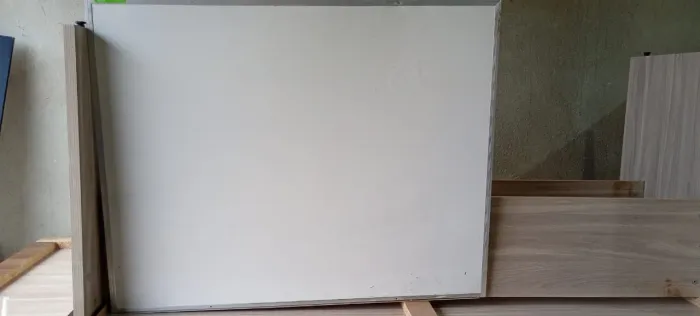 Quadros brancos com avarias