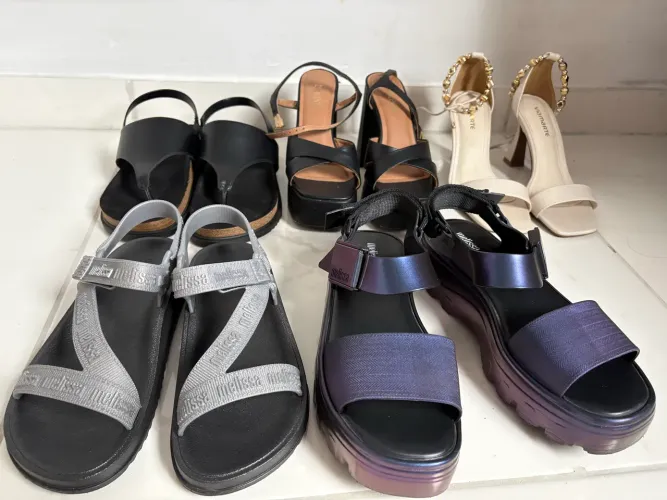 Sandálias seminovas