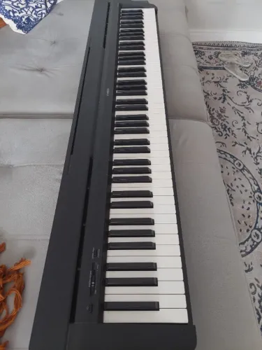 Piano digital yamaha P45, acompanha fonte original e pedal sustain