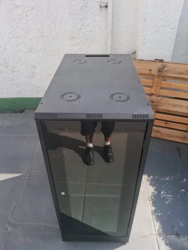 Rack de Servidor de Piso com Porta de Vidro - Excelente Estado
