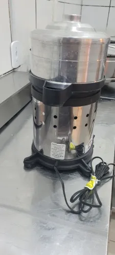 Espremedor Extrator Industrial em Inox Bivolt