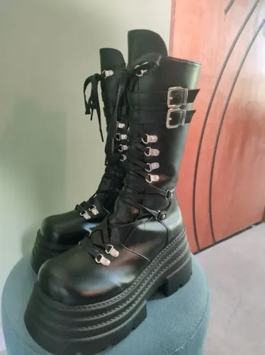Bota preta punk