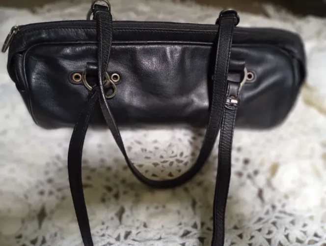 Vende-se bolsa de couro legítimo feminino, contato *00