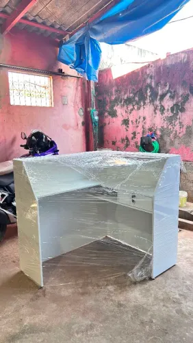 Balcão de atendimento em L