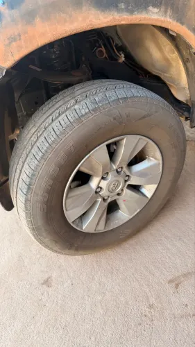 Rodas com pneu Hilux SRV