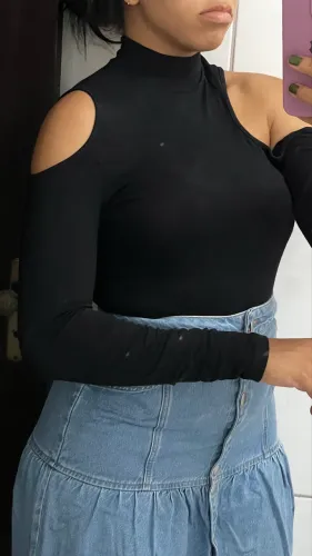 Blusa vazada preta