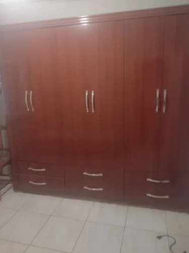 Vende guarda roupa e armario antigo com defeitos,, * ,,bauru