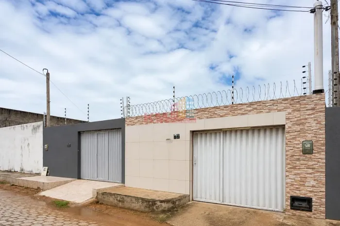 OPORTUNIDADE NO PLANALTO 13 DE MAIO Casa com Porcelanato e Estrutura para 1º Andar