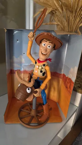 Boneco Woody Toy Story 20th Mattel Cowboy Vencedor com Touro